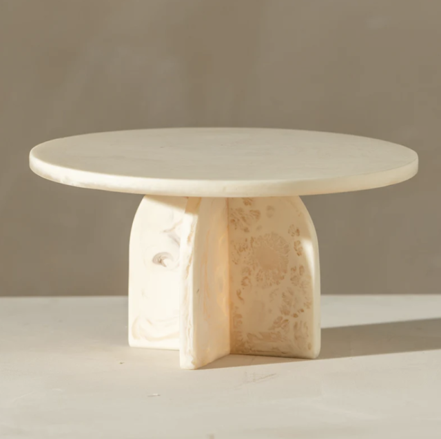 Flow Resin Cake Stand in Marshmallow